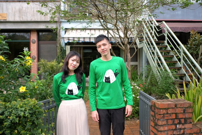 Onigiri Cat-unisex long-sleeves shirt - เสื้อผู้หญิง - ผ้าฝ้าย/ผ้าลินิน สีเขียว