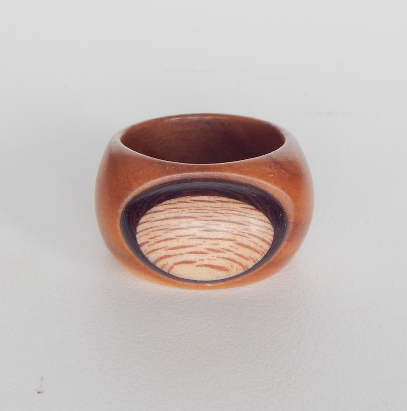 Wooden signet ring. Handmade jewelry made from natural wood. 1 - 戒指 - 木頭 咖啡色