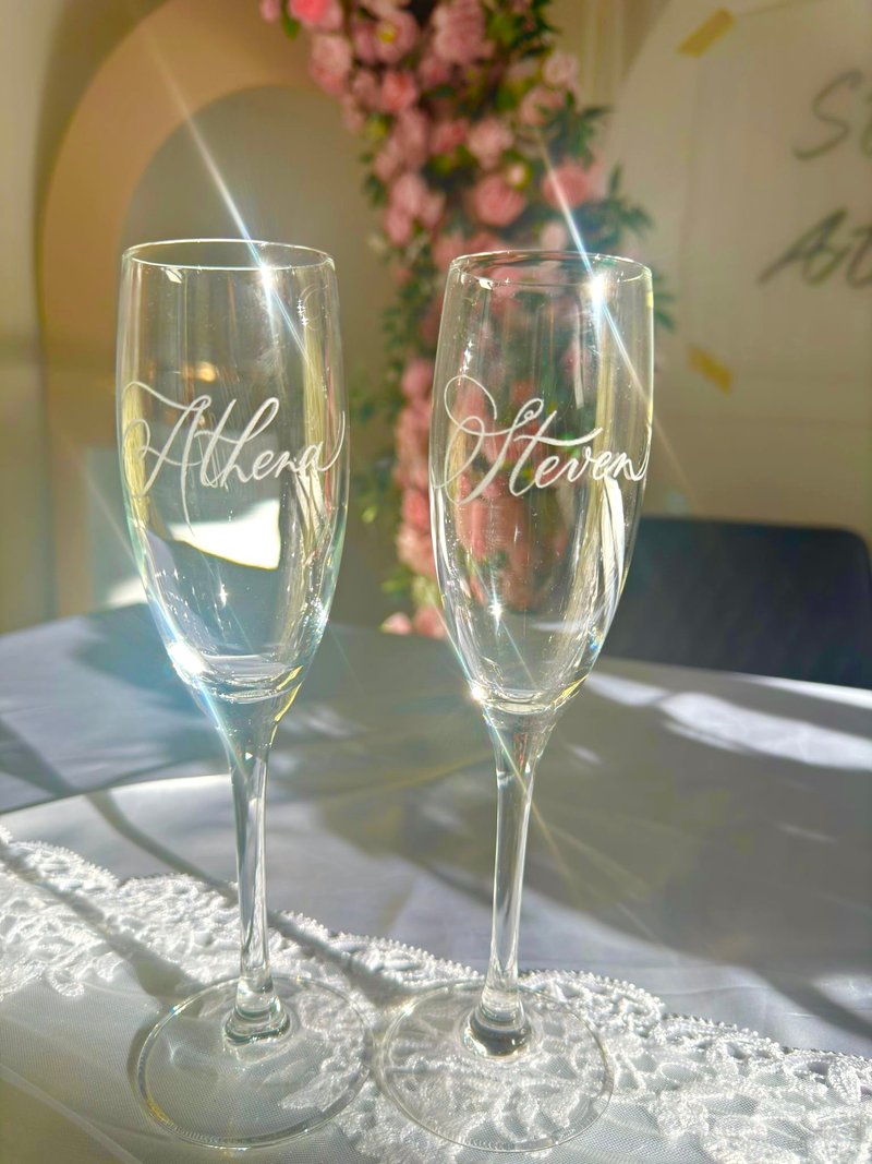 【客製】免費刻名 玻璃 香檳杯一對 禮盒包裝 結婚禮物 情侶生日 - 酒杯/酒器 - 水晶 透明