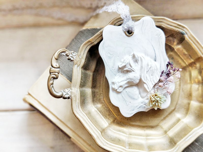 Un Jess Cadeau / Horse European Card Shaped Fragrance Stone Charm - Fragrances - Other Materials White