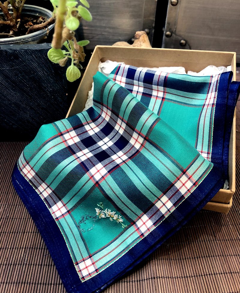 Hand embroidered handkerchief in Japan fine cotton -daisy - Handkerchiefs & Pocket Squares - Cotton & Hemp Green