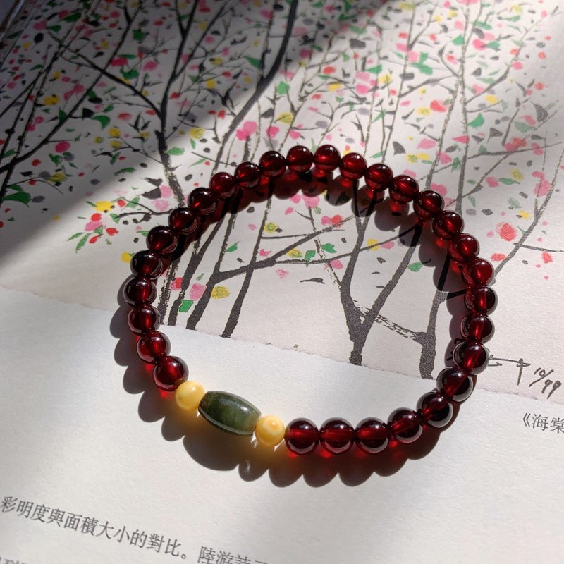 暮煙茫茫。天然酒紅石榴石手鏈 蜜蠟緬甸翡翠桶珠 復古文藝古典 - 手鍊/手環 - 水晶 紅色