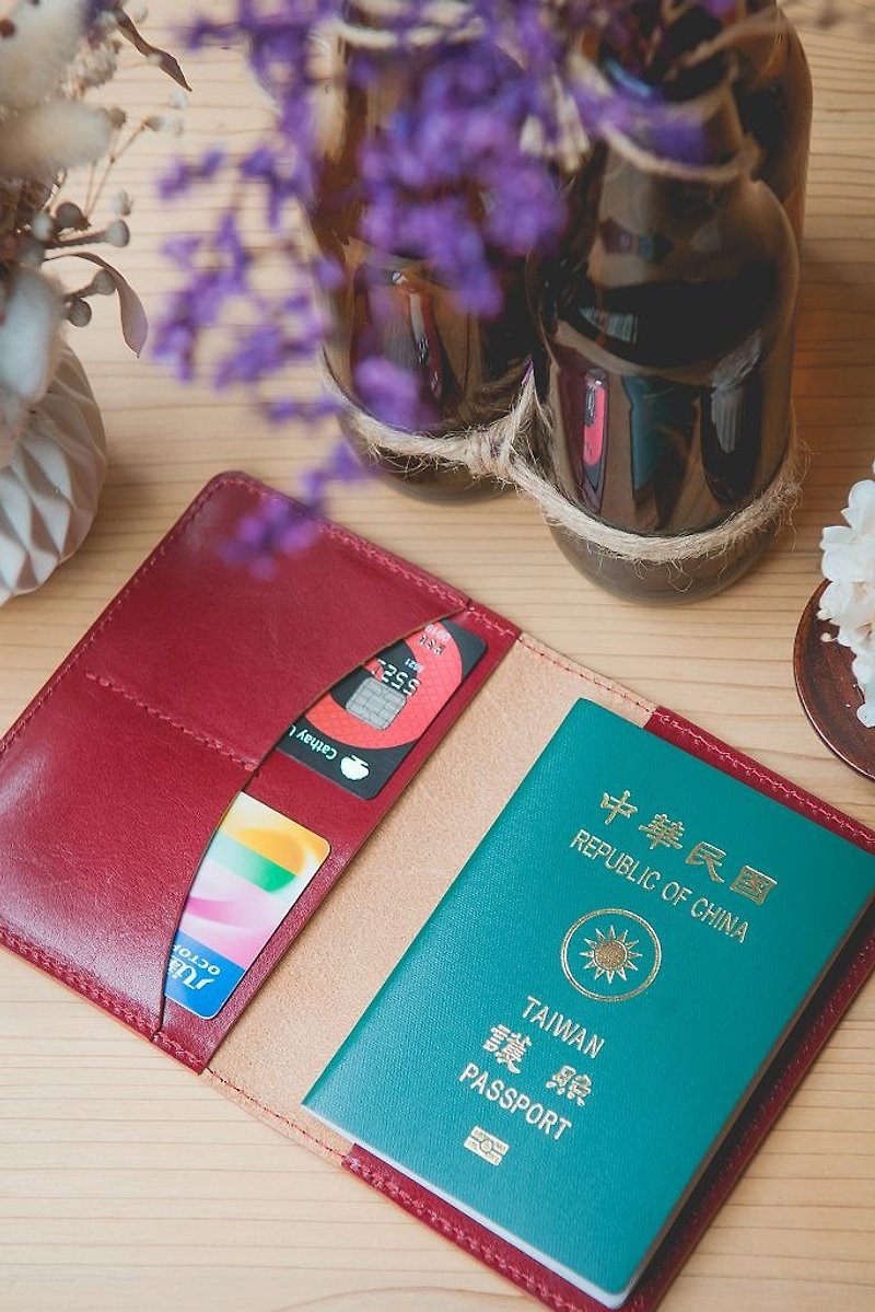 Genuine leather hand-made passport holder Passports can be tailor-made/first choice for men and women birthdays - ปกหนังสือ - หนังแท้ หลากหลายสี