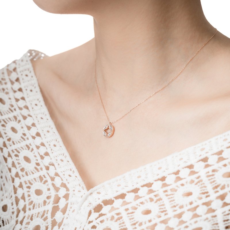 Corolla Diamond Rose Gold Necklace - สร้อยคอ - เครื่องเพชรพลอย สีแดง