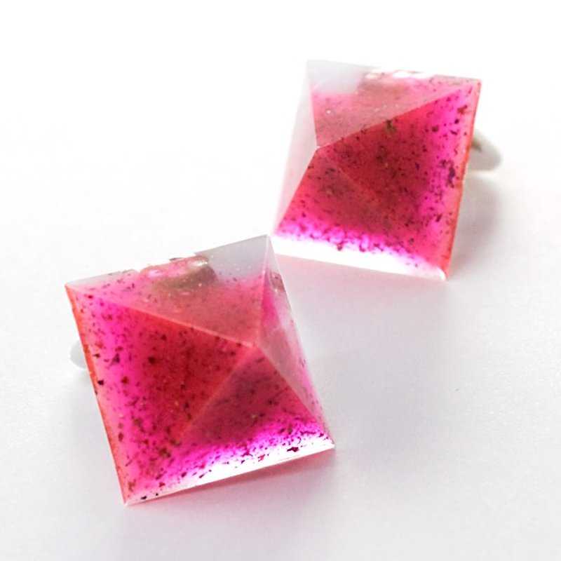 ピラミッドイヤリング(レッドピタヤ) - 耳環/耳夾 - 其他材質 粉紅色
