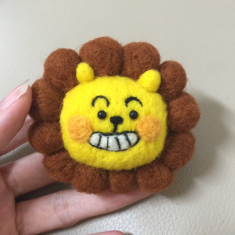 Hanju's wool. Hand-made DIY ring head little lion original series wool felt mobile phone strap/dust plug/powerful magnet - ผ้าห่ม - ขนแกะ สีเหลือง