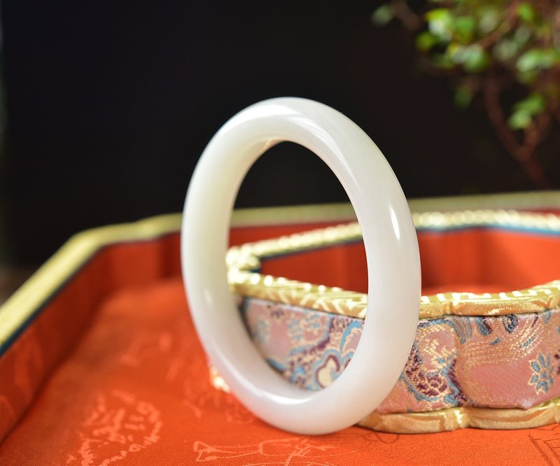 天然和田玉羊脂玉手鐲 圈口57.6mm 做工精緻 上手簡單大方 - 手鍊/手環 - 玉石 