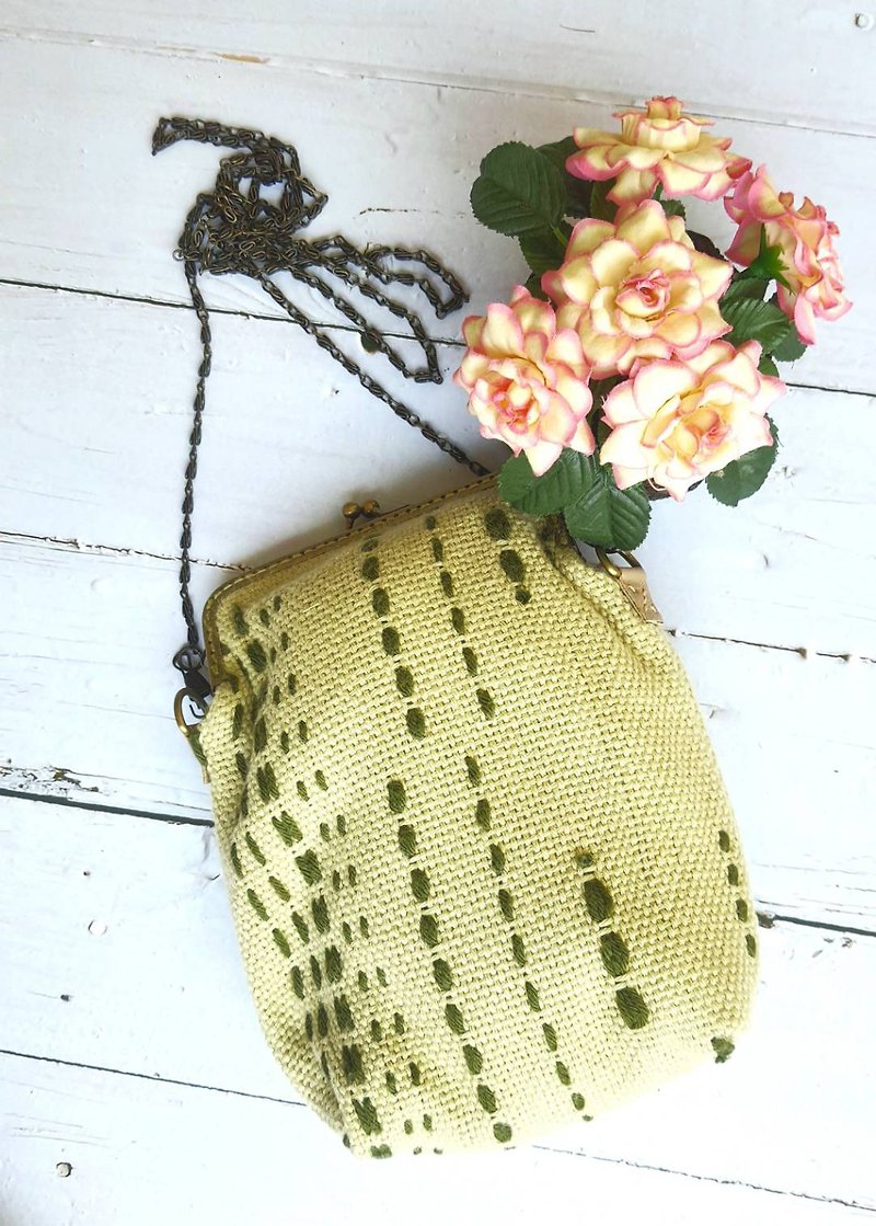 Handmade Clap on ฺBag, Weaving fabric with Chain strap size 1ุ6x19x5c.m. - 手提包/手提袋 - 棉．麻 