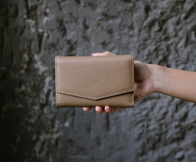 Thin top envelope wallet