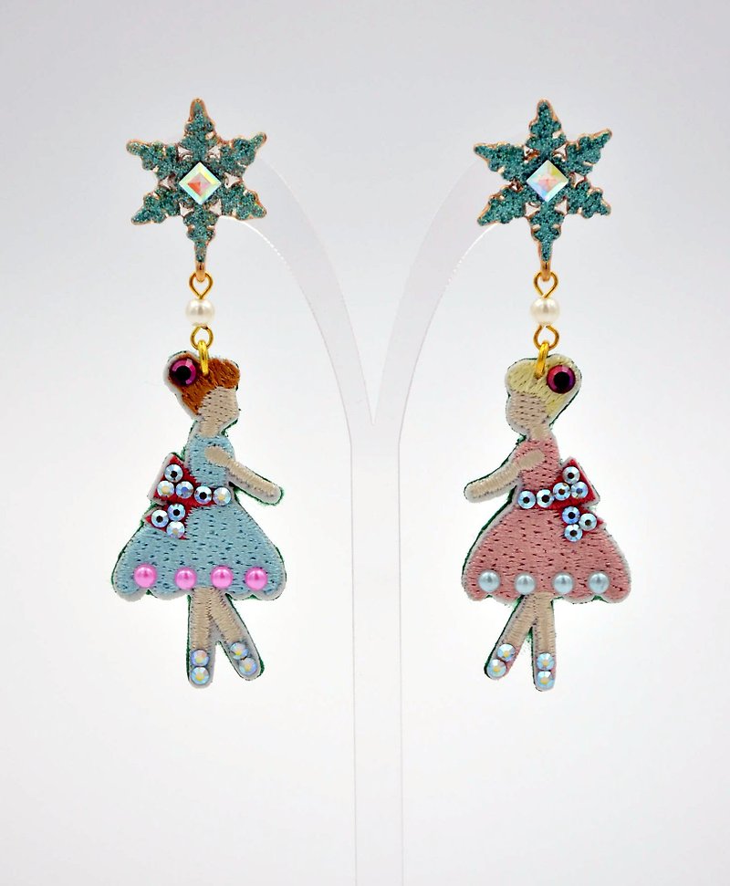 Embroidered Stereo Eyes Little Princess Earrings Swarovski Crystal Decoration - Earrings & Clip-ons - Other Materials Pink