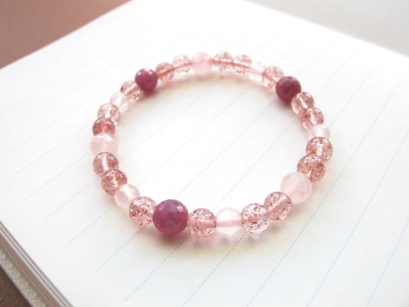 Fei】 【Crystal x ruby ​​x strawberry crystal - hand-made natural stone series - Bracelets - Crystal Red