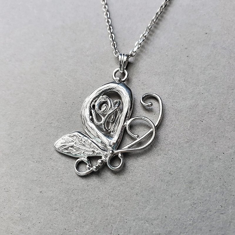 Fluttering Butterfly Silver Chain A Silver Necklace - สร้อยคอ - เงินแท้ สีเงิน