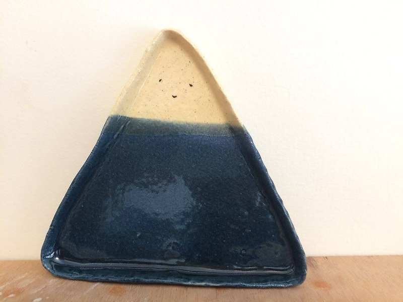 Hill flat plate - Pottery & Ceramics - Pottery Blue