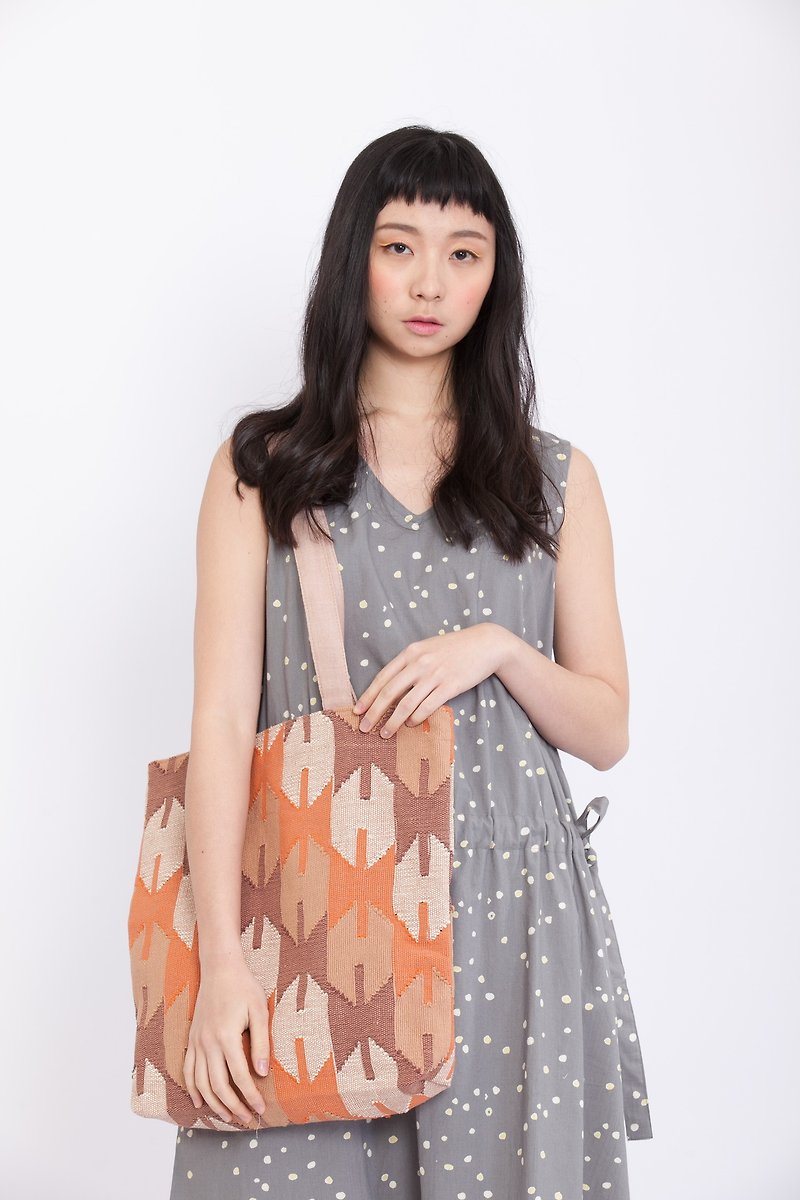 Daka Shoulder Bag - Sunset - Fair Trade - กระเป๋าถือ - ผ้าฝ้าย/ผ้าลินิน สีส้ม