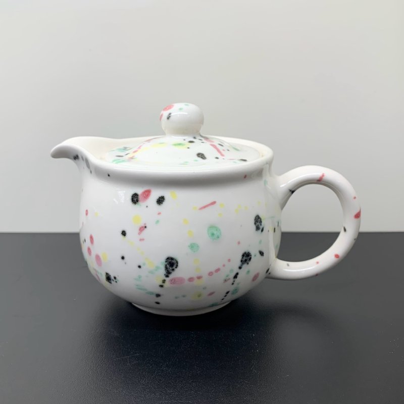 逗彩志野茶壺 250ml 邱毓寧 鶯歌燒 A43 - 茶壺/茶杯/茶具 - 瓷 白色