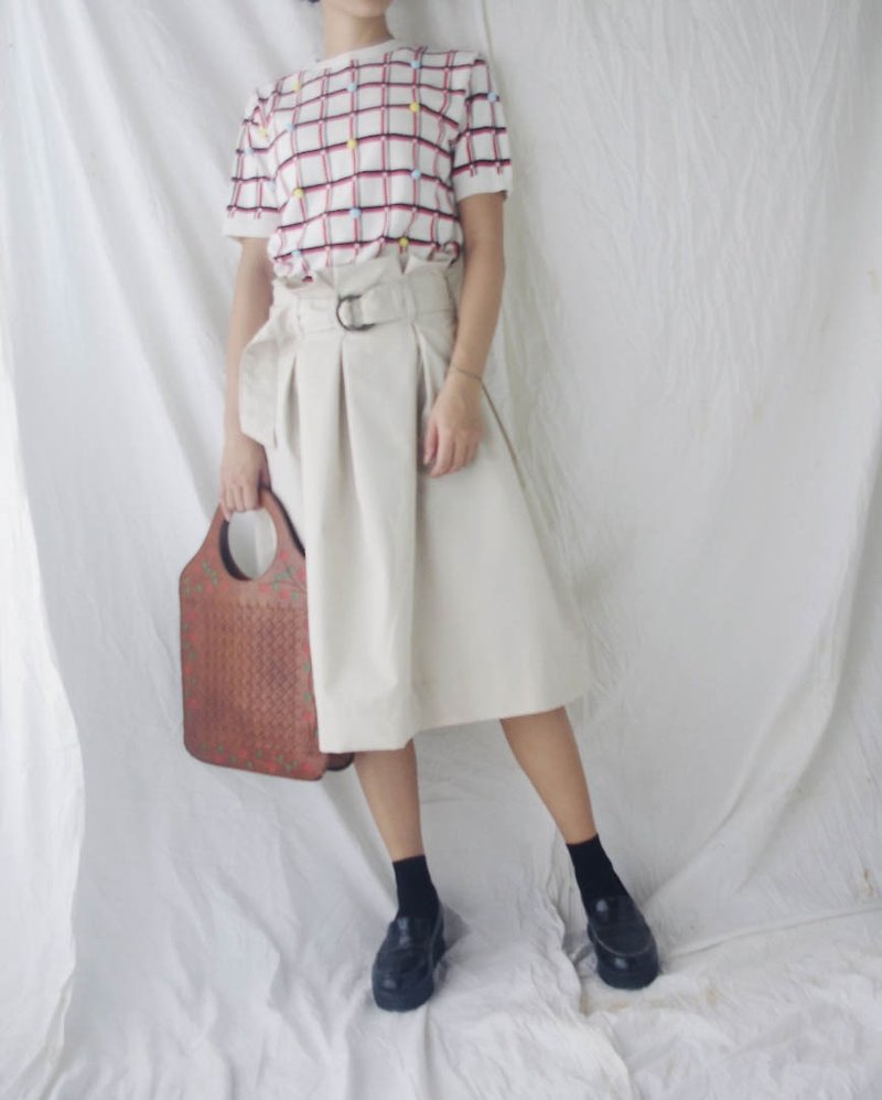 Design hand-made - light beige khaki discount flower bud skirt - กระโปรง - เส้นใยสังเคราะห์ สีกากี