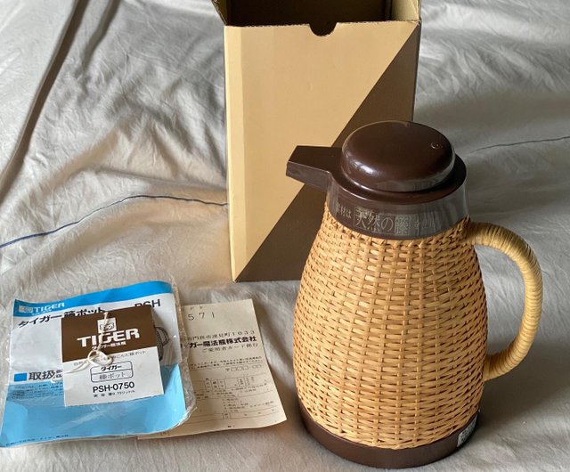 Zojirushi Japan Showa Handmade Rattan Kettle Push-on Kettle Magic Bottle Insulated  Kettle - Shop the-old-soul Vacuum Flasks - Pinkoi