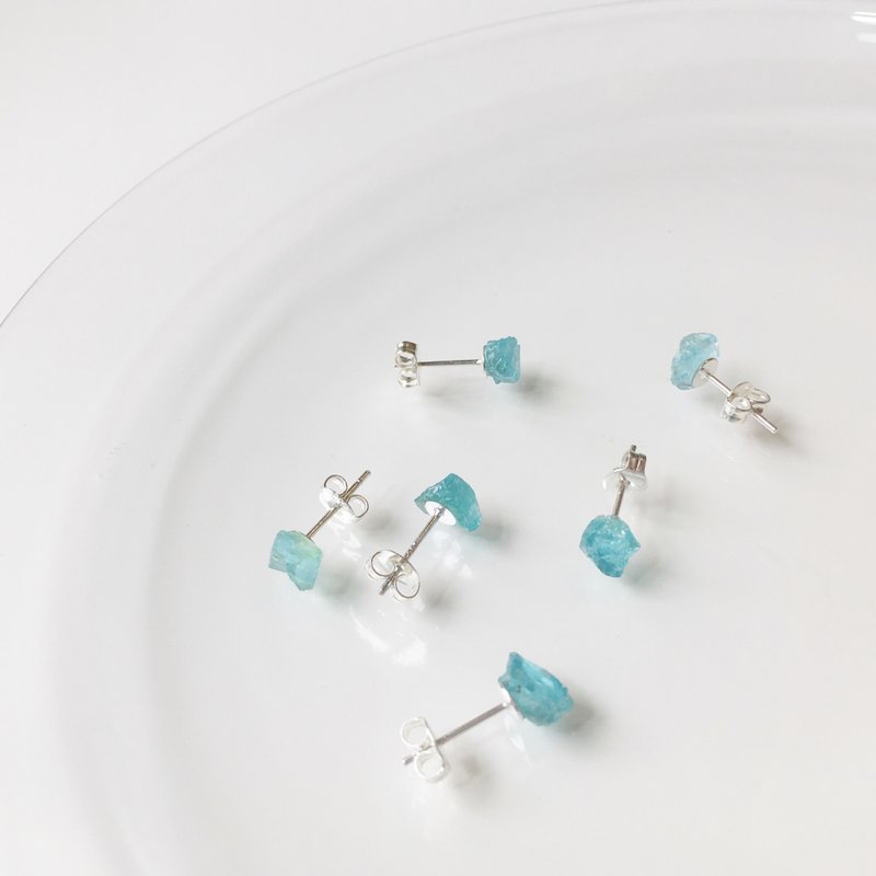 / Konpeito / Apatite Rough Gemstone 925 Sterling Silver Earrings - Earrings & Clip-ons - Crystal Blue