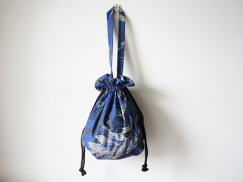 Wave bouquet bag / hand-made cloth bag - กระเป๋าถือ - ผ้าฝ้าย/ผ้าลินิน สีน้ำเงิน