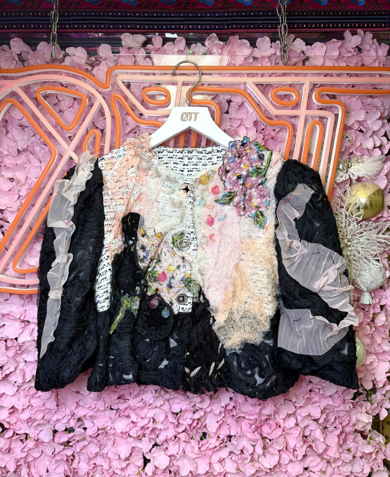 OTT Exclusive • Japanese Romantic Style Heavy Embellished Tweed Jacket with Mixed Color Embroidery, Chiffon, and Beading - เสื้อแจ็คเก็ต - ขนแกะ สึชมพู