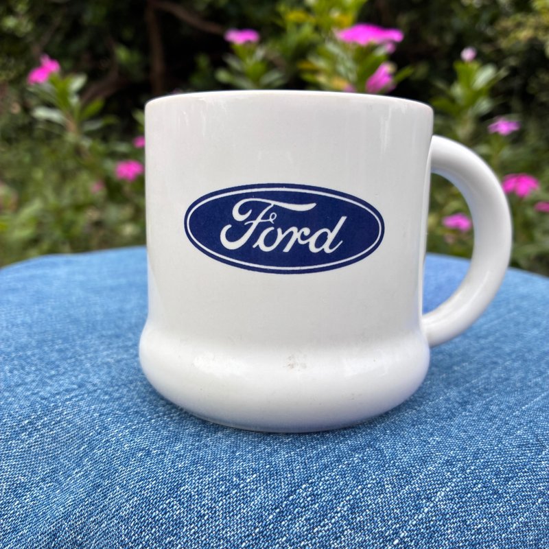 Vintage Ford Logo Ceramic Mug – White with Rounded Bulging Base - 咖啡杯/馬克杯 - 其他材質 白色
