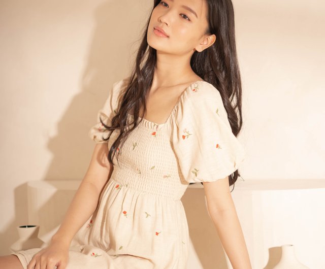 Chèrie シャーリングパフスリーブワンピース（アイボリー