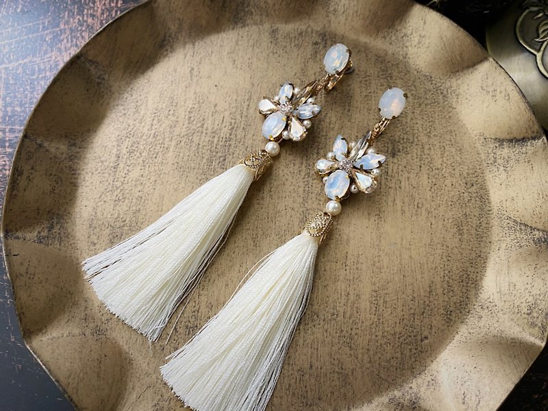 Milan runway crystal diamond classic meringue tassel earrings - ต่างหู - คริสตัล ขาว