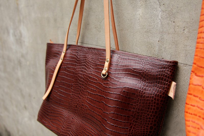 Out of stock clearance limited edition - minimalist tote bag - crocodile embossing - กระเป๋าแมสเซนเจอร์ - หนังแท้ หลากหลายสี