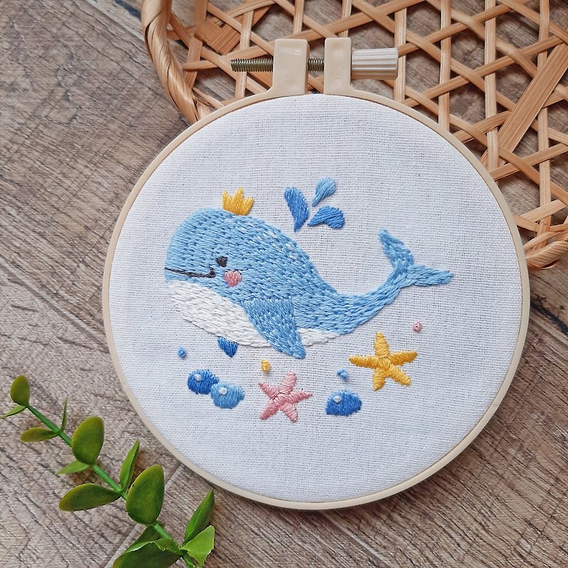 Cute Animal Embroidery──Daydream Whale Material Set - เย็บปัก/ถักทอ/ใยขนแกะ - ผ้าฝ้าย/ผ้าลินิน 