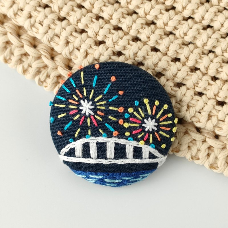 Fireworks Festival Embroidered Brooch or Embroidered Hair Tie - เครื่องประดับผม - ผ้าฝ้าย/ผ้าลินิน สีน้ำเงิน