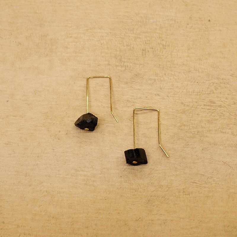 String Series Brass Black Tourmaline Dangle Earrings - ต่างหู - ทองแดงทองเหลือง สีดำ