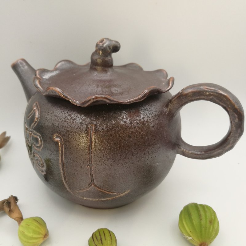 hand-thrown/wood-fired/teapot/natural ash glaze/flame marks/ideal gift/keepsake - ถ้วย - ดินเผา สีนำ้ตาล