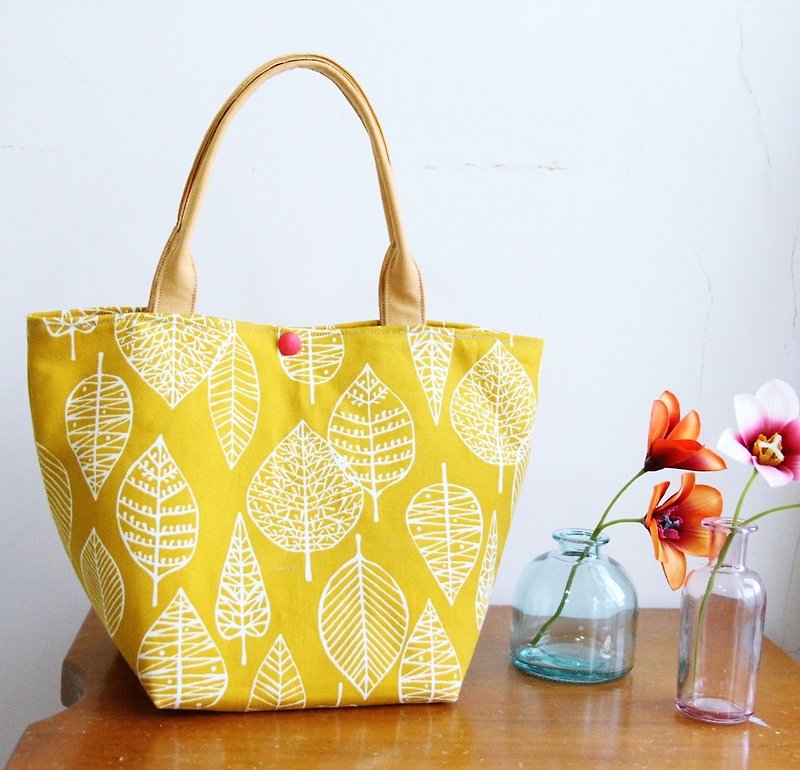 Wenqingfeng Japanese Practical Wide Bottom Bag Midsummer Light Year - กระเป๋าถือ - ผ้าฝ้าย/ผ้าลินิน สีเหลือง