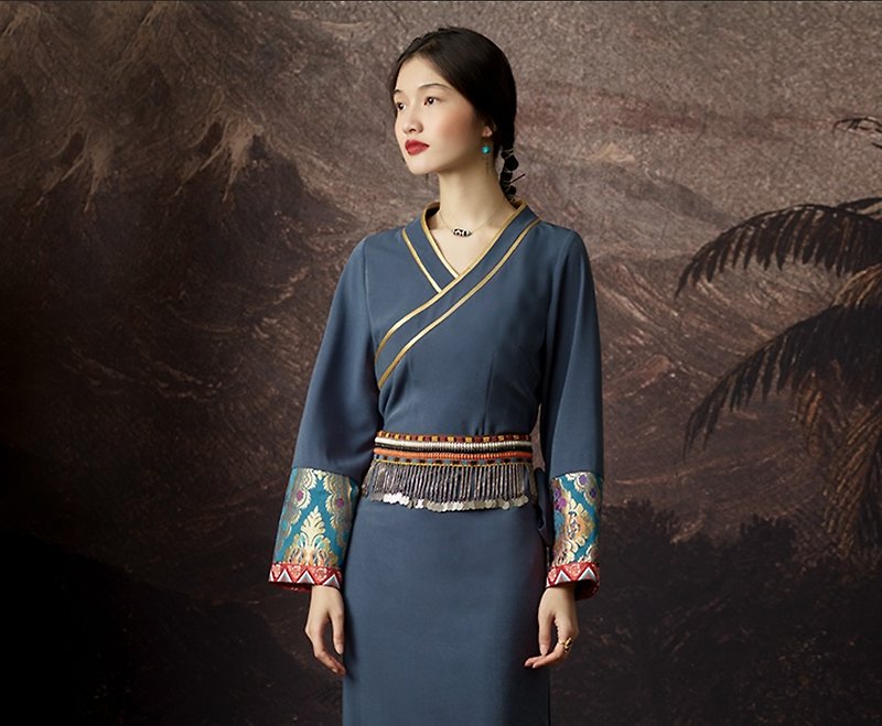 Mist blue Chinese style retro heavy industry brocade Tibetan outfit - ชุดเดรส - วัสดุอื่นๆ สีน้ำเงิน