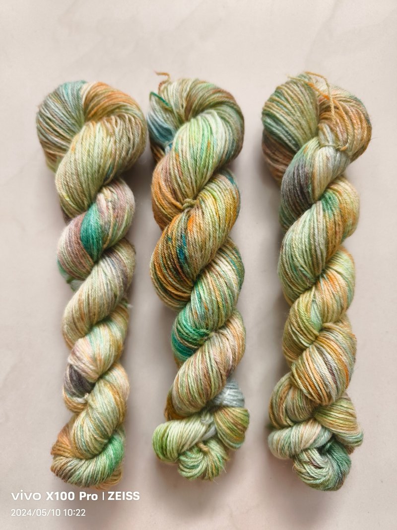 lufi手染線 美麗諾羊毛襪線 細線 50g 青蘋果 檸檬樹 - 編織/刺繡/羊毛氈/縫紉 - 羊毛 