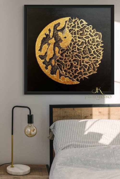 キャンバスに描かれた大きな抽象画、黒と金の絵画、テクスチャーのある