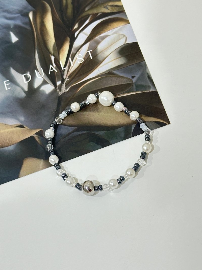 Healing Beads - Tears of the Dark Elastic Beaded Bracelet - สร้อยข้อมือ - วัสดุอื่นๆ สีดำ