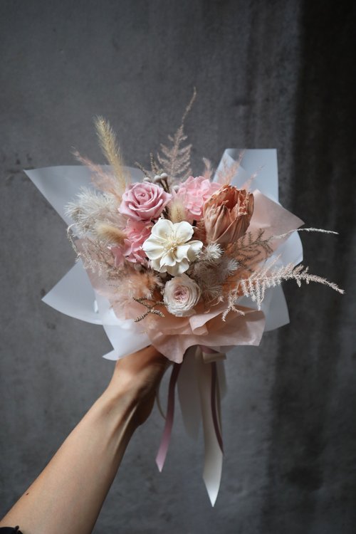 Velvet Baby Pink Immortal Rose Lover Bouquet with Card Bag - Shop esflower  Dried Flowers & Bouquets - Pinkoi