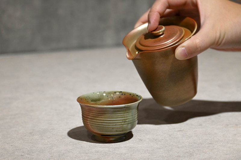 | 180cc | 簡泡器 一器一杯 柴燒壺 柴燒茶海 有蓋子的茶海 - 茶壺/茶杯/茶具 - 陶 