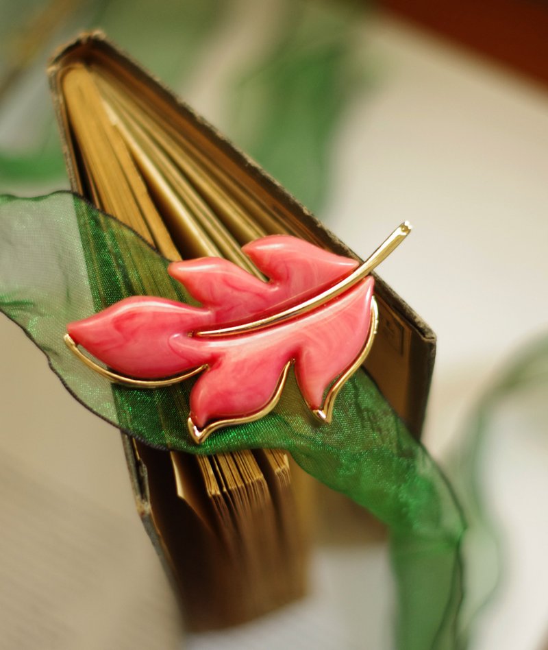 Sarah Cov 1970 粉紅花葉塑料別針胸針 Autumn Splendor B477 - 胸針 - 其他金屬 粉紅色