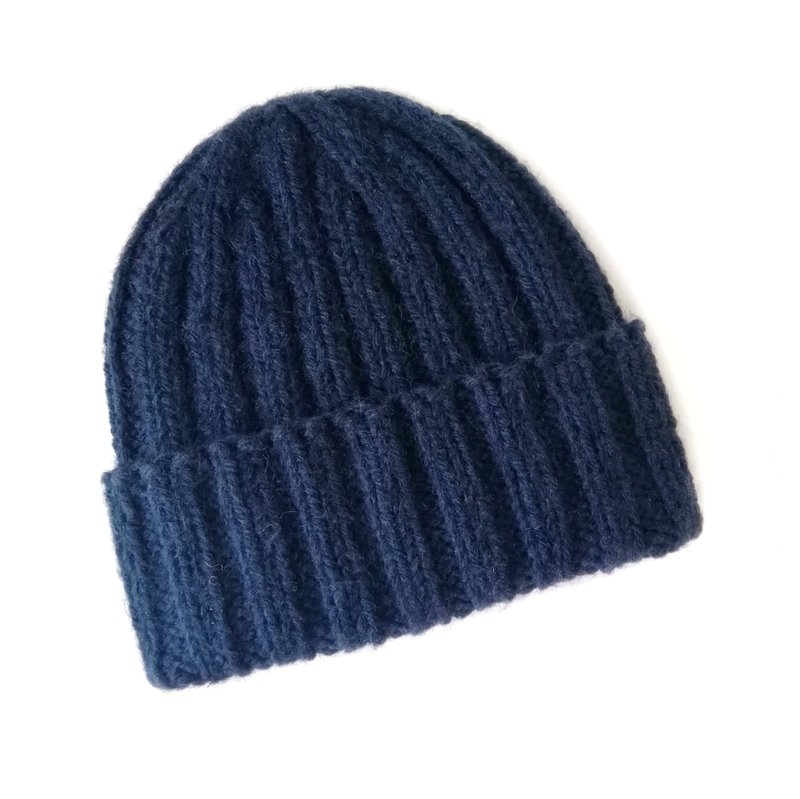 Warm Alpaca Wool Handmade Navy Men's Winter Beanie: Seamless Knit Craftsmanship. - หมวก - ขนแกะ สีน้ำเงิน