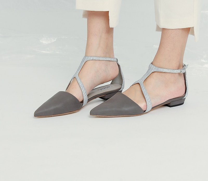 T-shaped flat sandals brown ash - รองเท้ารัดส้น - หนังแท้ สีเทา
