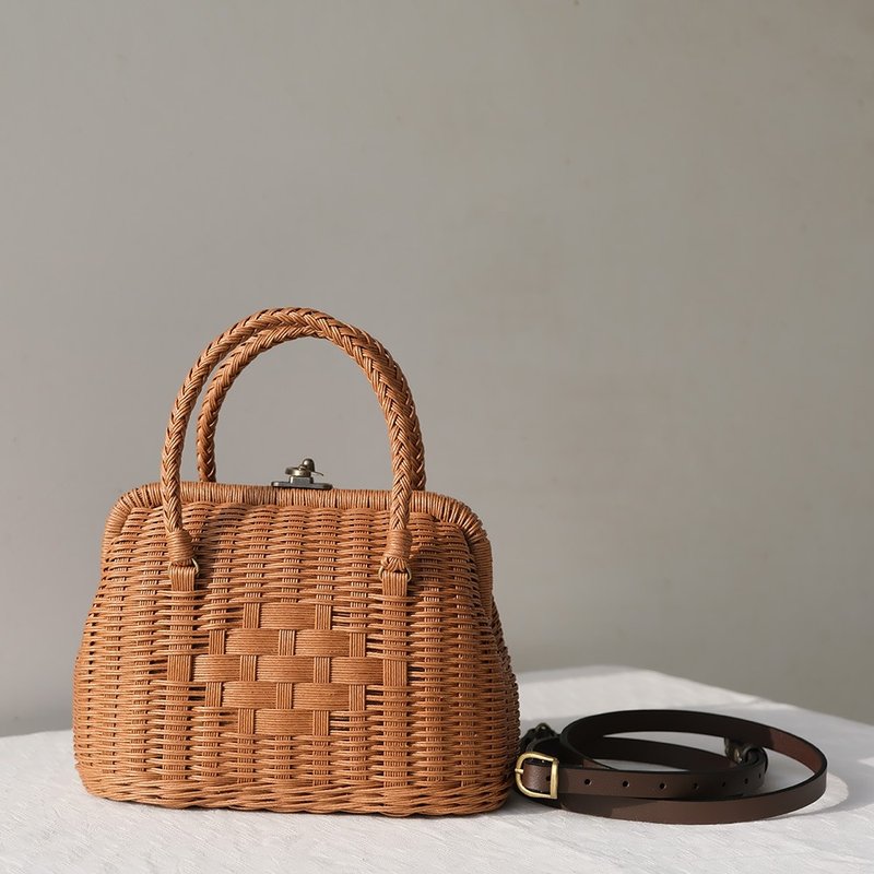 Paper rattan retro gold woven side backpack-small - กระเป๋าแมสเซนเจอร์ - วัสดุอีโค 