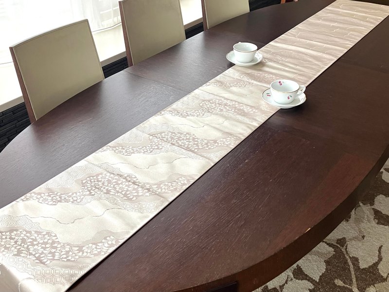 Nishijin  Japanese style silk table runner - ผ้ารองโต๊ะ/ของตกแต่ง - ผ้าไหม ขาว