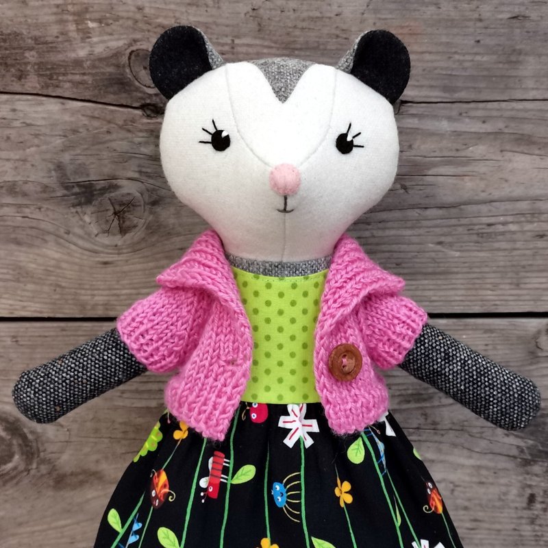 Gray possum girl, plush animal doll, wool stuffed opossum toy - 公仔/玩偶 - 羊毛 多色