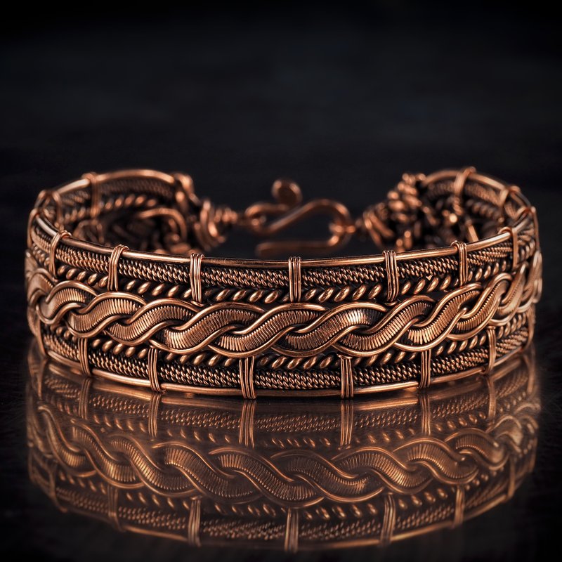 Handmade copper bracelet Unique wire wrapped metal bangle Antique style jewelry - 手鍊/手環 - 銅/黃銅 金色