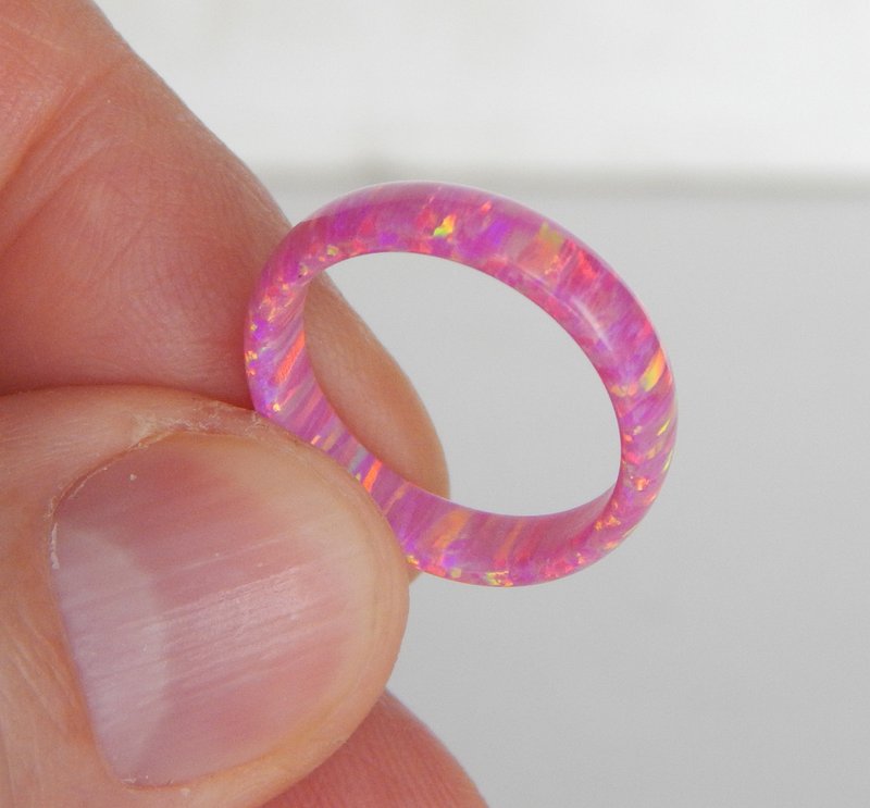 Pink ring. Solid opal ring. Narrow pink opal ring. Solid opal band. - 戒指 - 其他材質 粉紅色