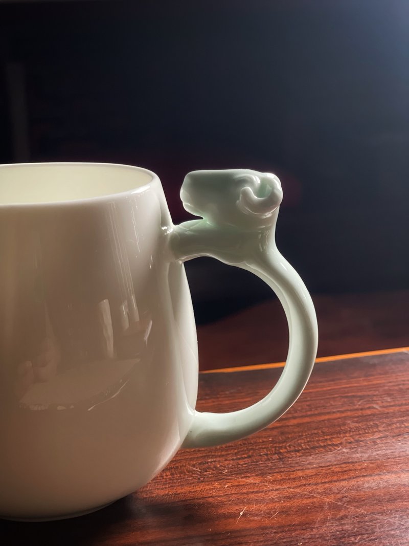 敬物12生肖納福杯羊  手捧一份福氣 守住歲歲朝朝的安康 - 茶壺/茶杯/茶具 - 瓷 白色