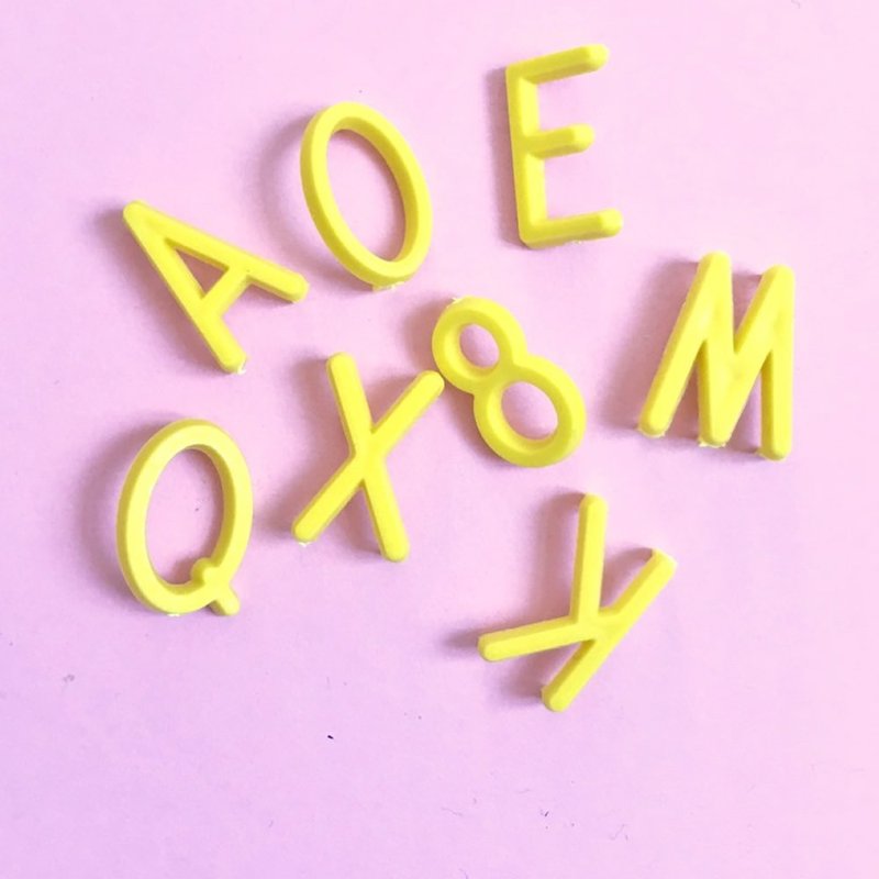 Swedish OMM yellow letter grains - ของวางตกแต่ง - วัสดุอื่นๆ สีเหลือง