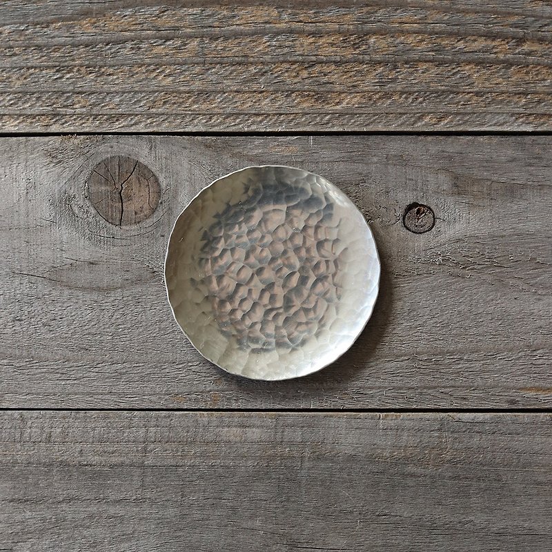 鎚目模様の豆皿      錫銀 - アロマ・線香 - 銅・真鍮 シルバー